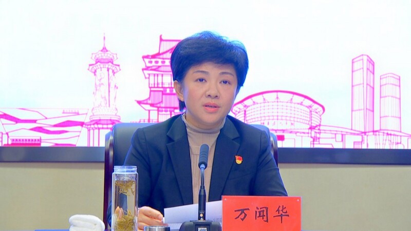 万闻华讲授主题教育专题党课2.jpg
