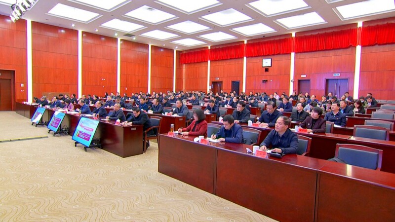 万闻华讲授主题教育专题党课3.jpg