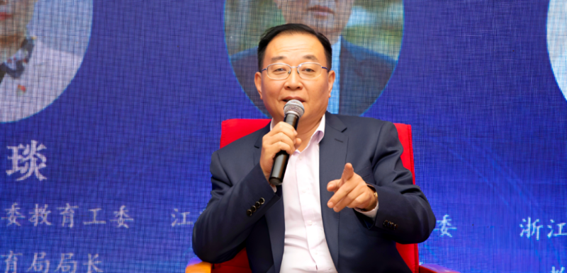 江苏省泰州市委教育工委书记、市教育局局长万永良 .png